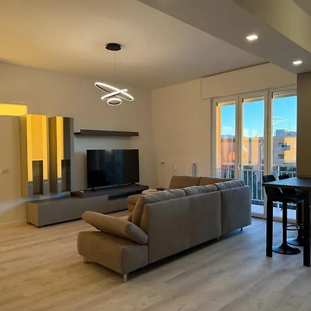 Apartment Modern & Chic, 3 Bedrooms, 2 Baths And Balcony Bergamo