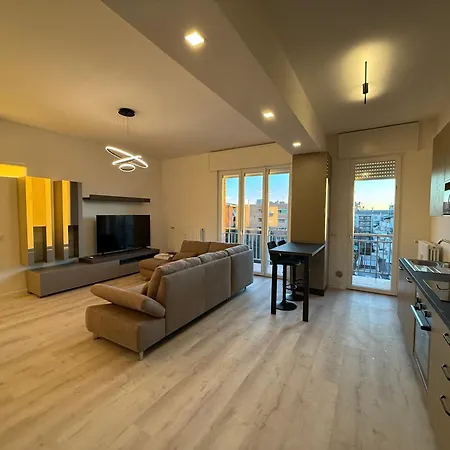 דירה Modern & Chic, 3 Bedrooms, 2 Baths And Balcony *